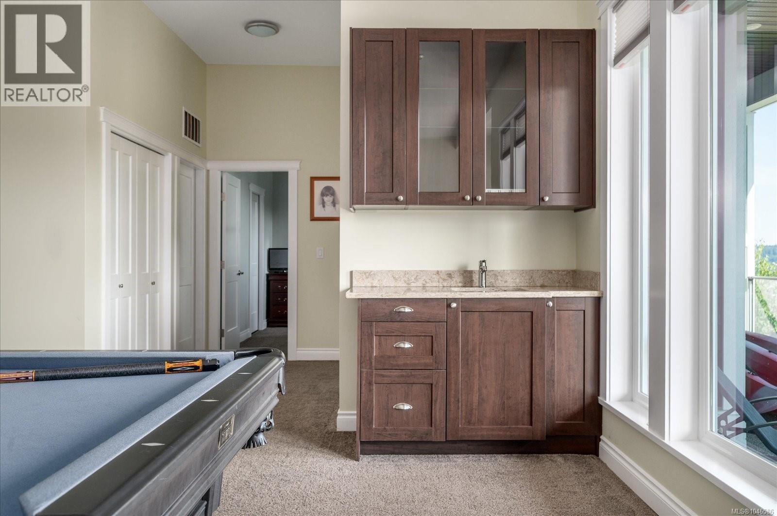 909 Hanington Rd - Image 39