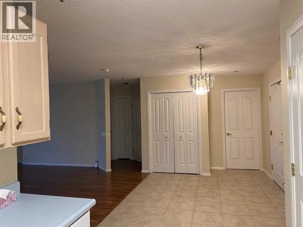1118, 1818 Simcoe Boulevard SW, Signal Hill, Calgary photo 5