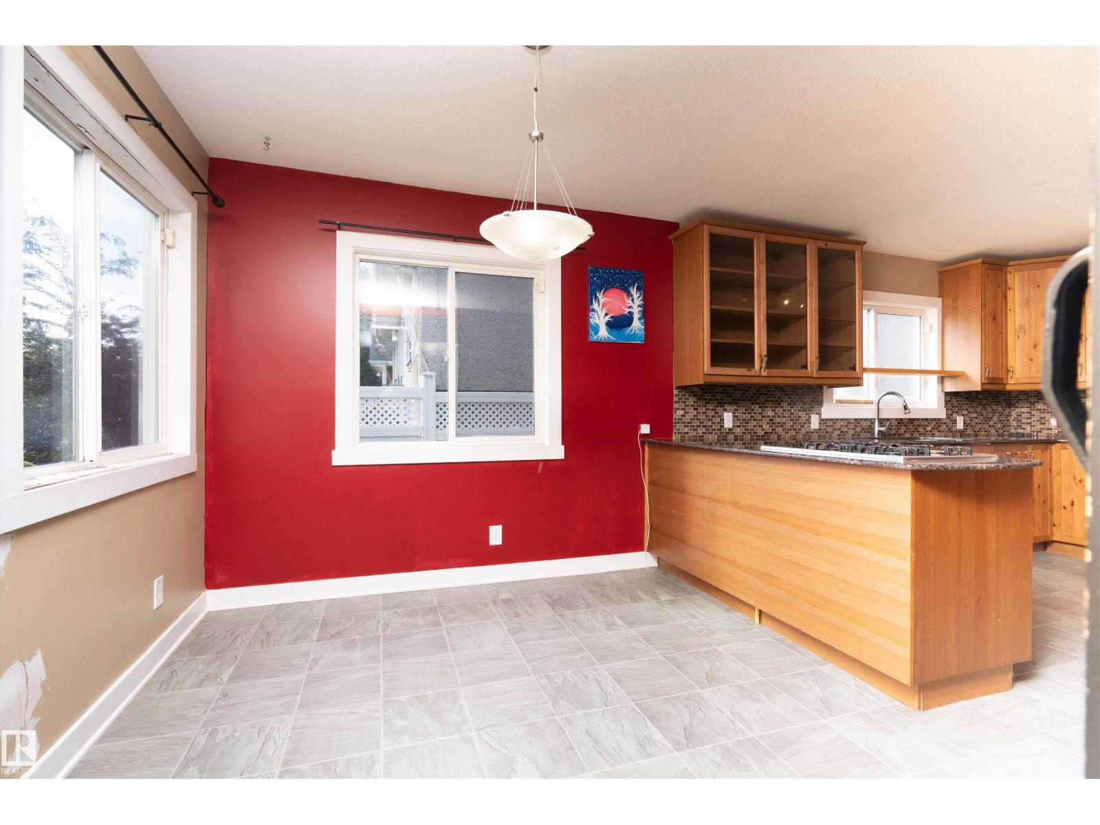 10330 76 ST NW - 8