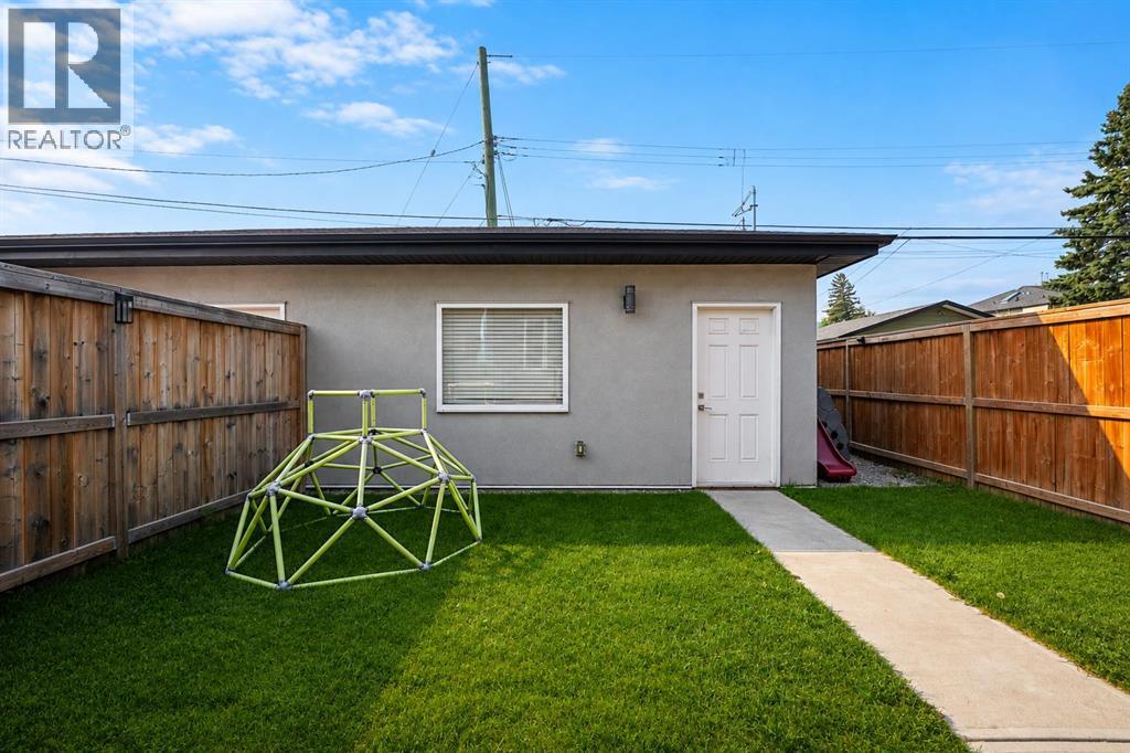 637 14 Avenue Northeast - Photo 43