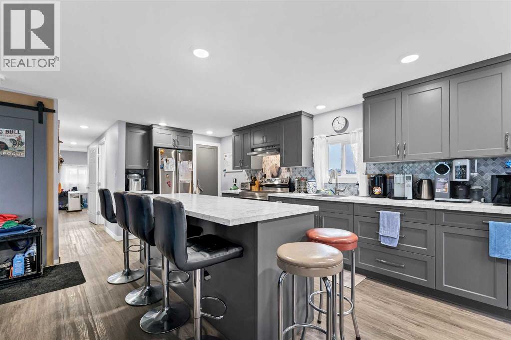 210 Dunbar Avenue W - 2