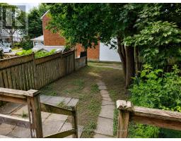 916 Woodbine Avenue, Toronto, ON M4C4B7 Photo 19