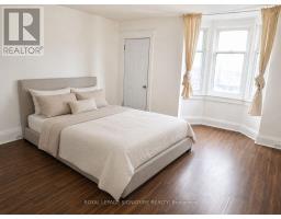 Living room - 916 Woodbine Avenue, Toronto, ON M4C4B7 Photo 7
