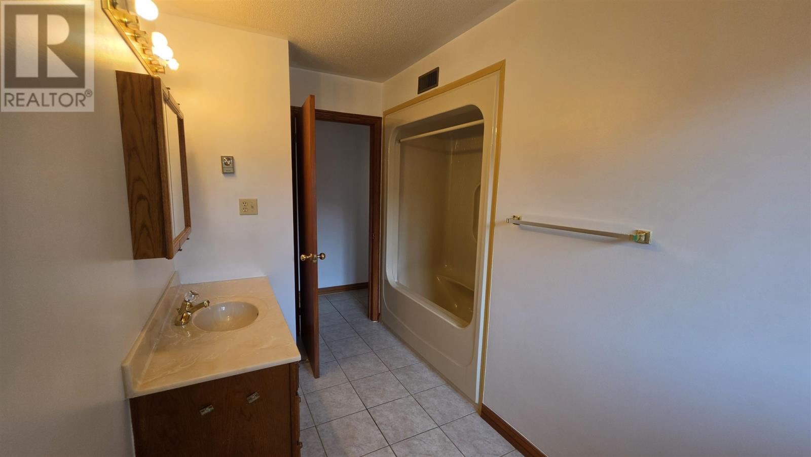 53 Robin ST - Image 22
