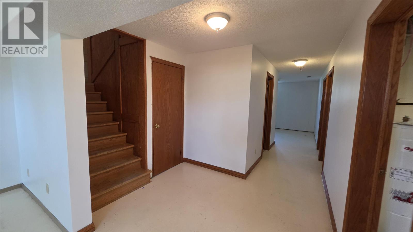 53 Robin ST - Image 28