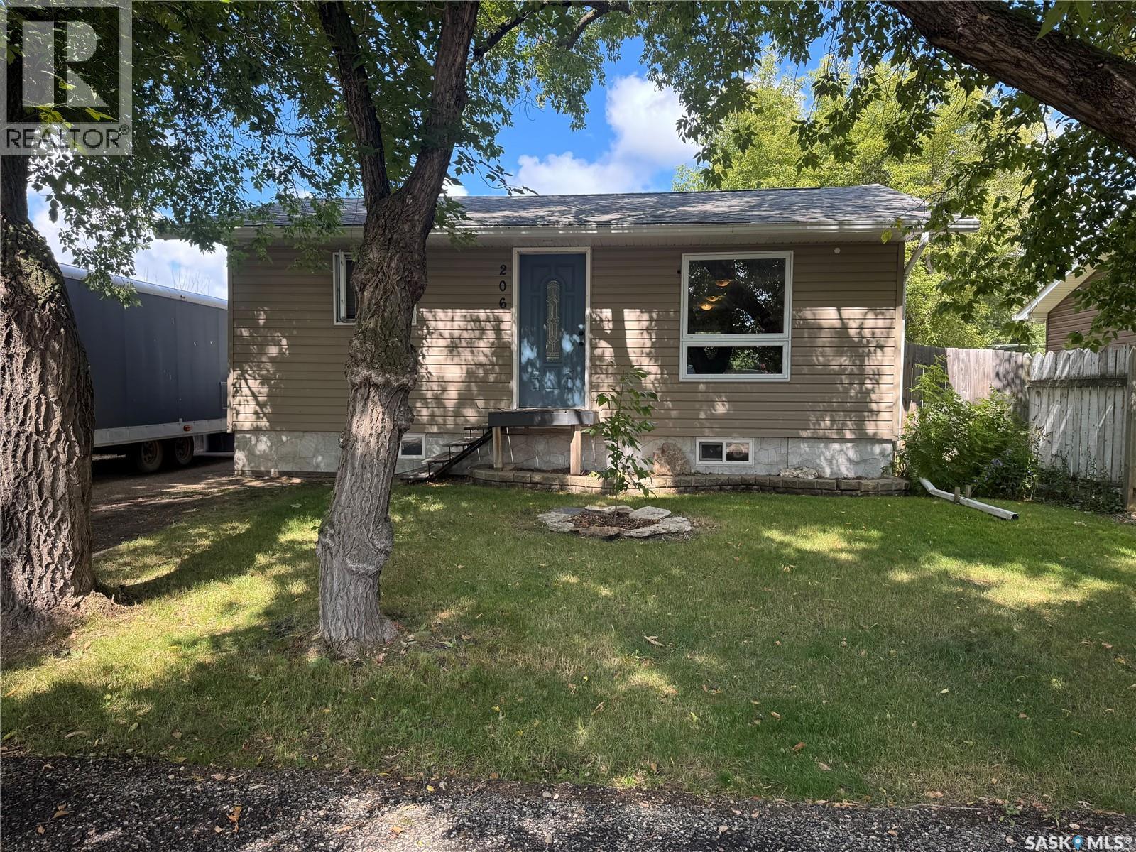 206 2nd STREET N