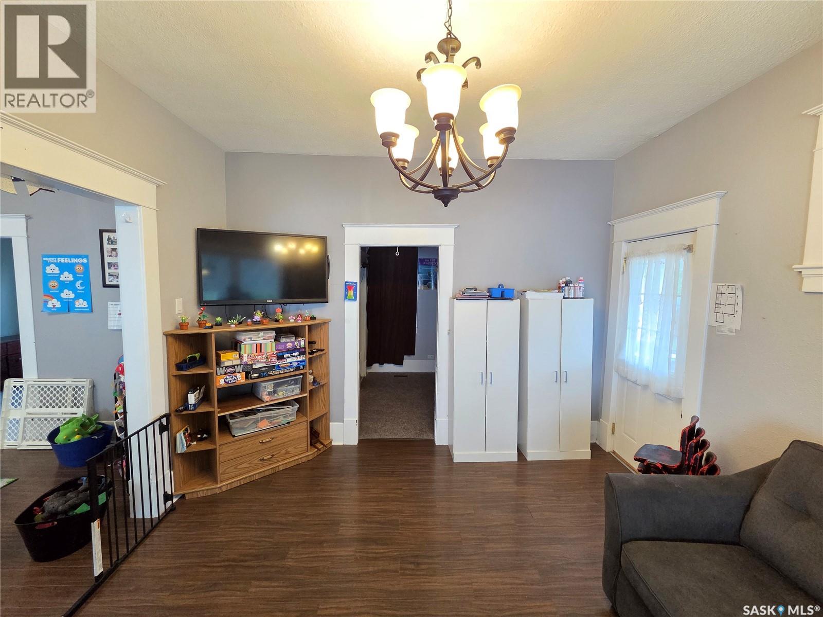 315 Carlyle STREET - 11