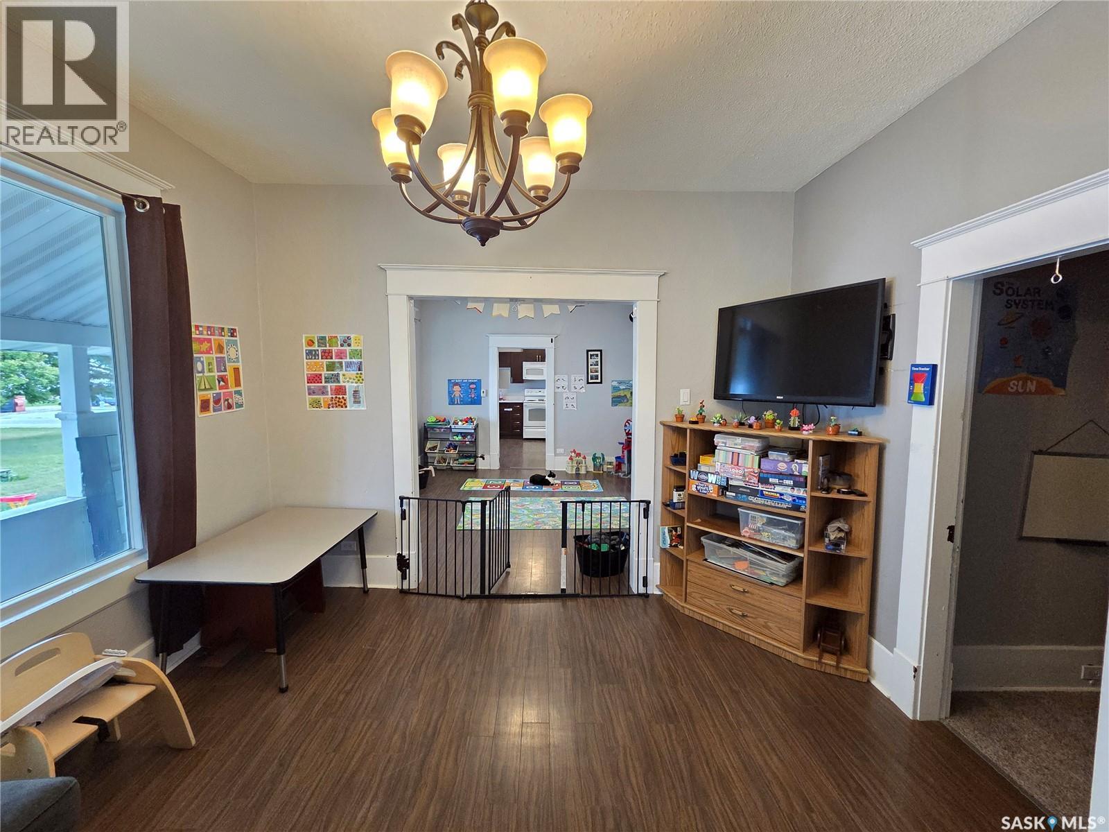 315 Carlyle STREET - Image 8