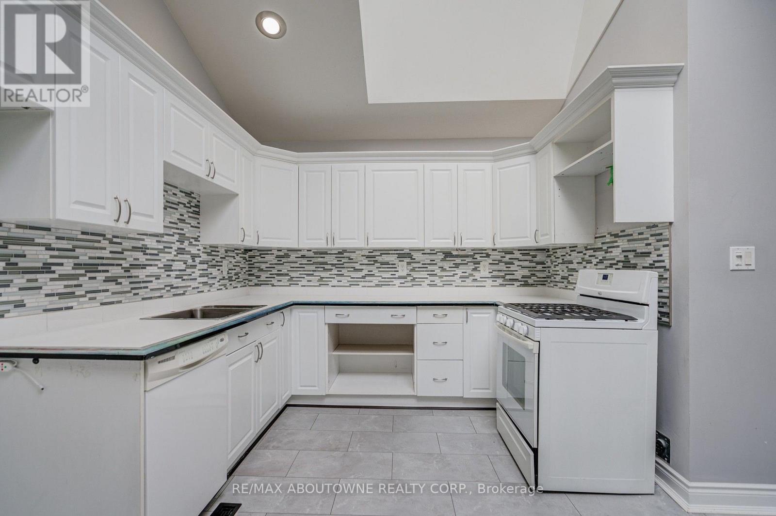 13 BROADVIEW AVENUE - 28