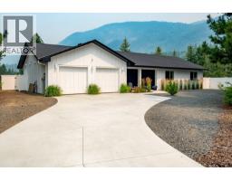 Full bathroom - 1217 Mcphee Road, Castlegar, BC V1N4L8 Photo 6