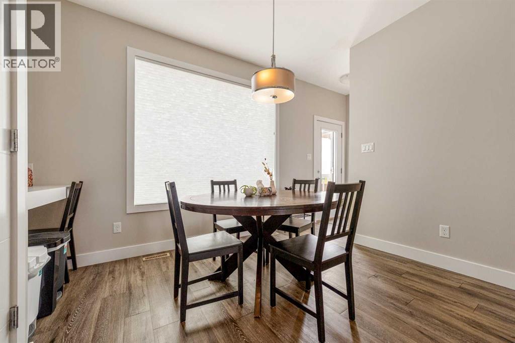 824 Coalbrook Close West - Photo 6