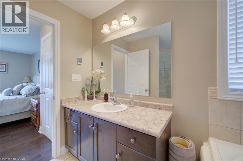16 ENGLISH Crescent - Image 19