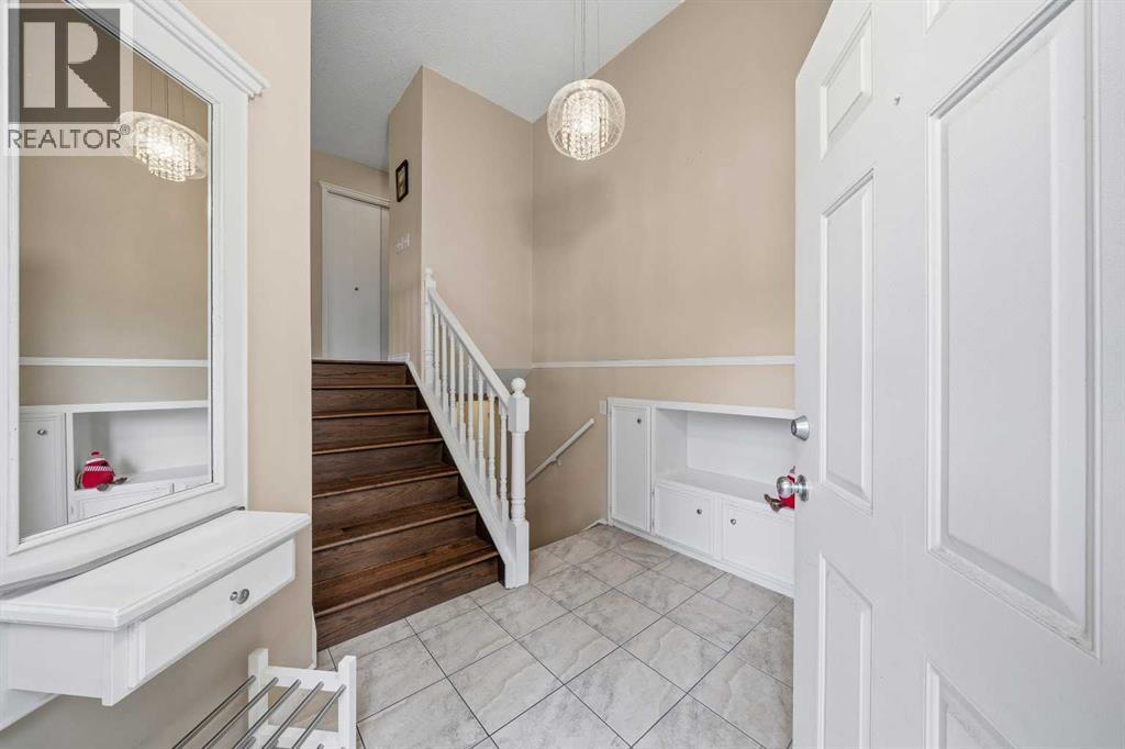 36 Shannon Circle SW, Shawnessy, Calgary photo 3