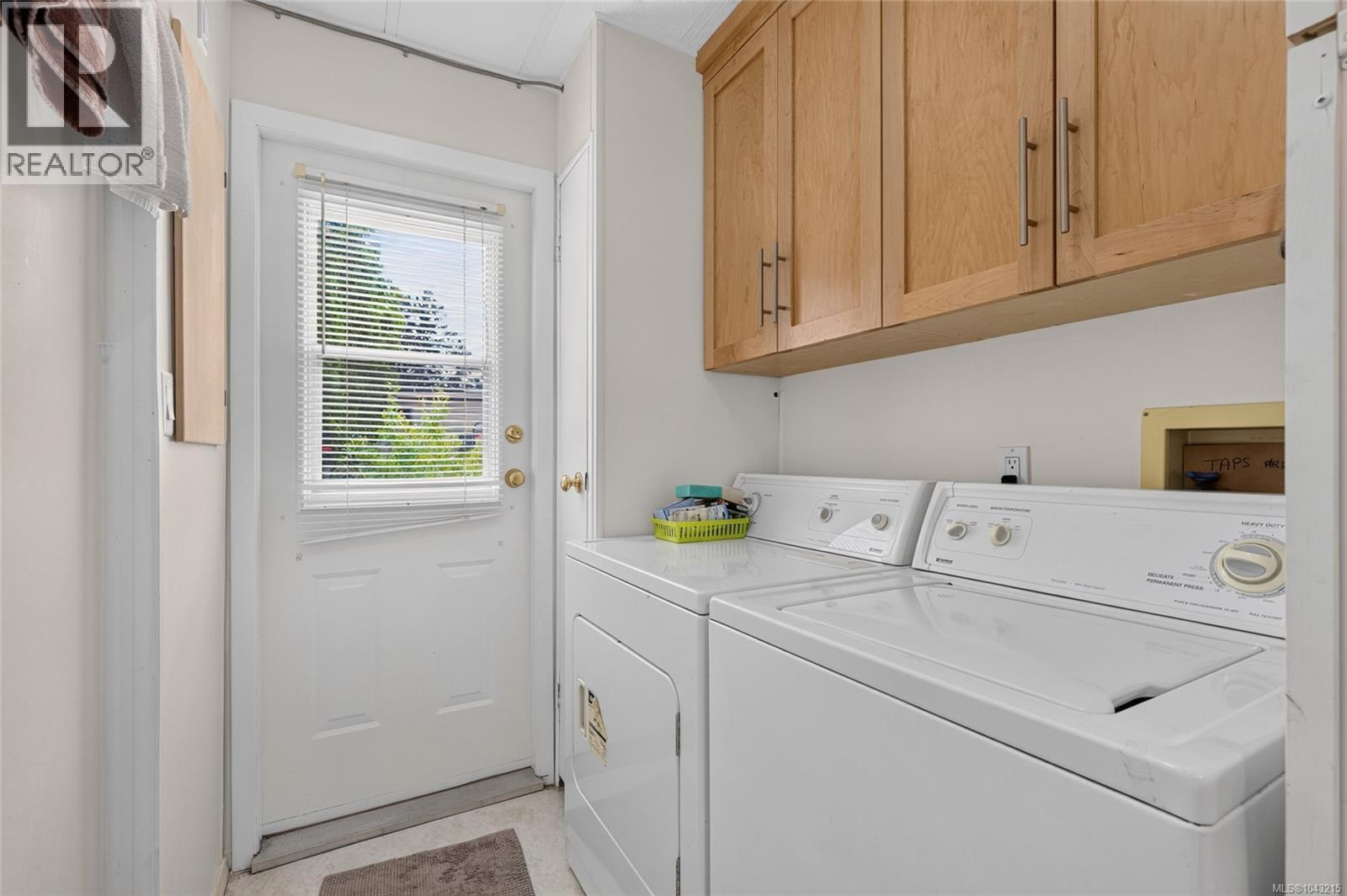 9395 Lauries Lane - Image 15