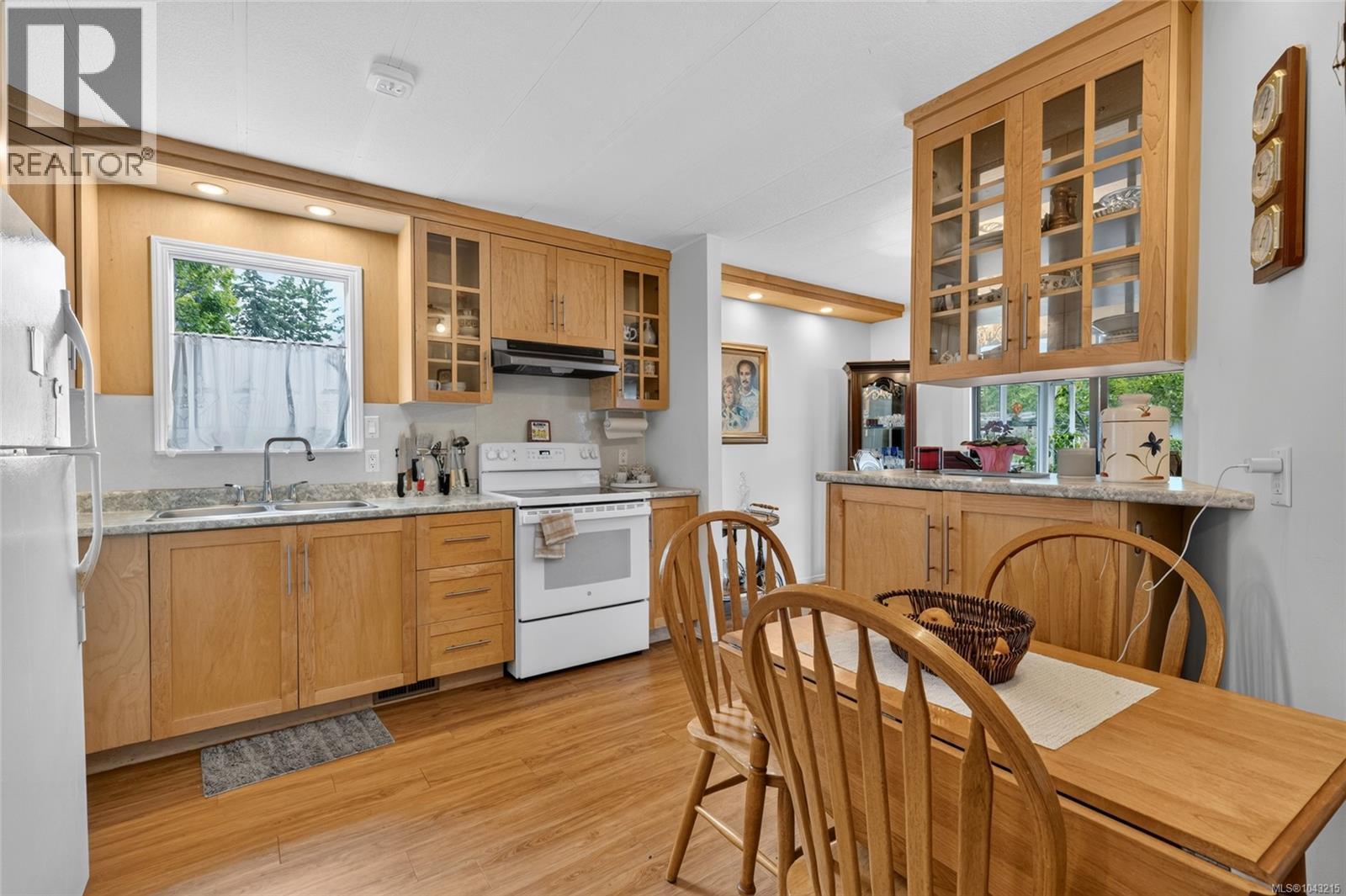 9395 Lauries Lane - Image 6