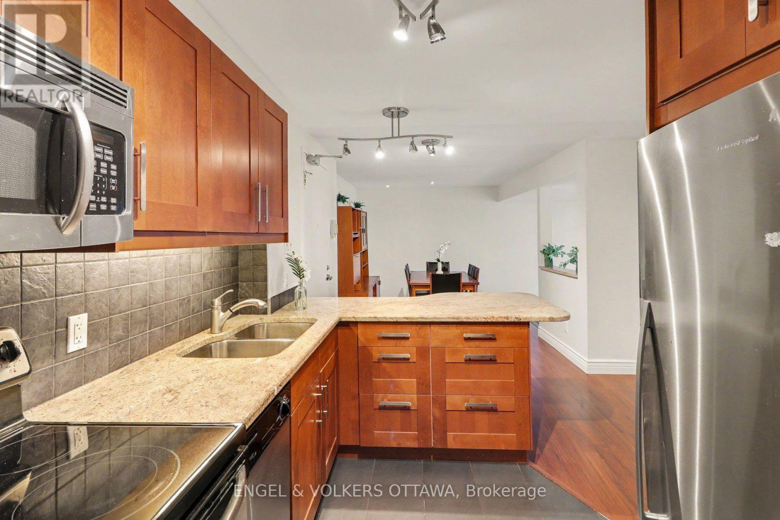 #1702 415 GREENVIEW AVENUE - 10