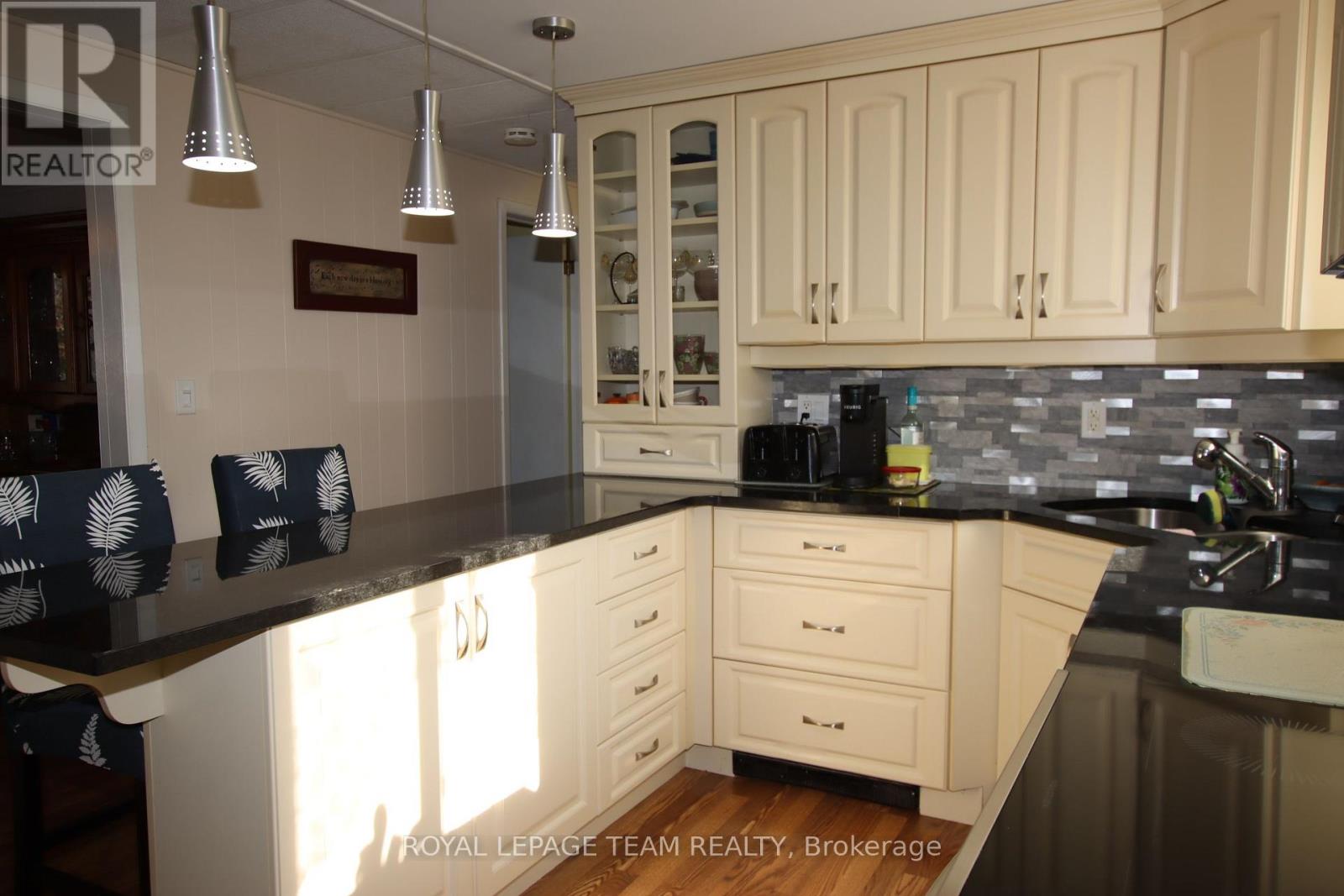 7 WOODSIDE LANE - 10
