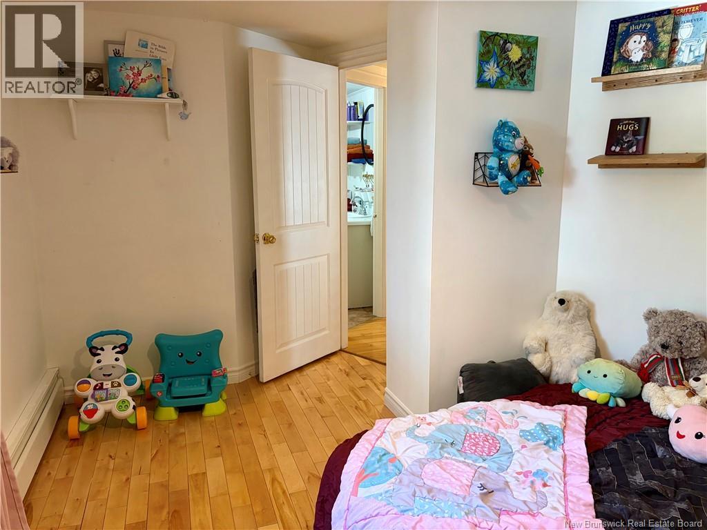 828 Landry - Image 24