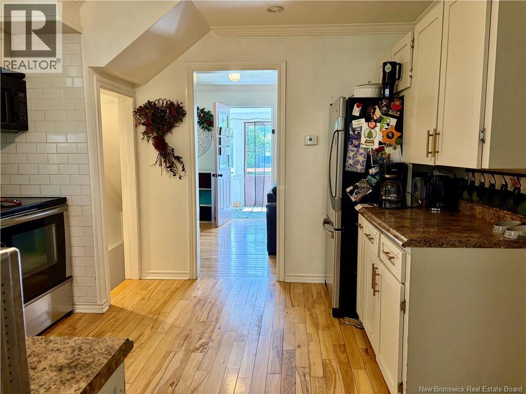 828 Landry - Image 6