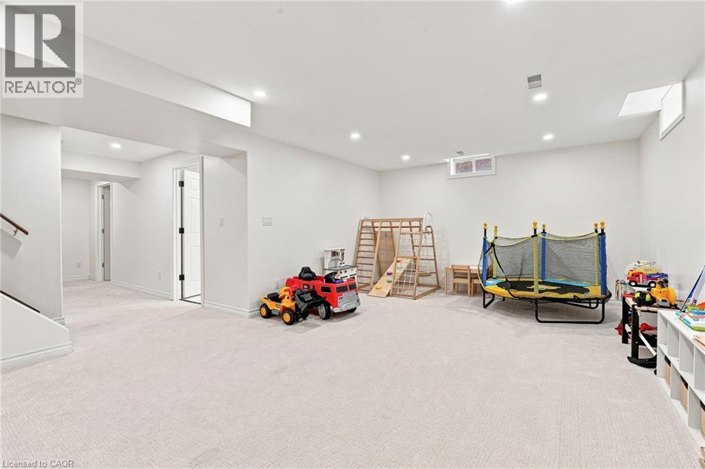 53 VALIANT Circle - Image 37