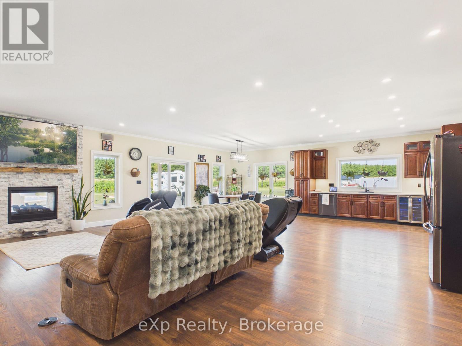 7 WEISS DRIVE - Image 11