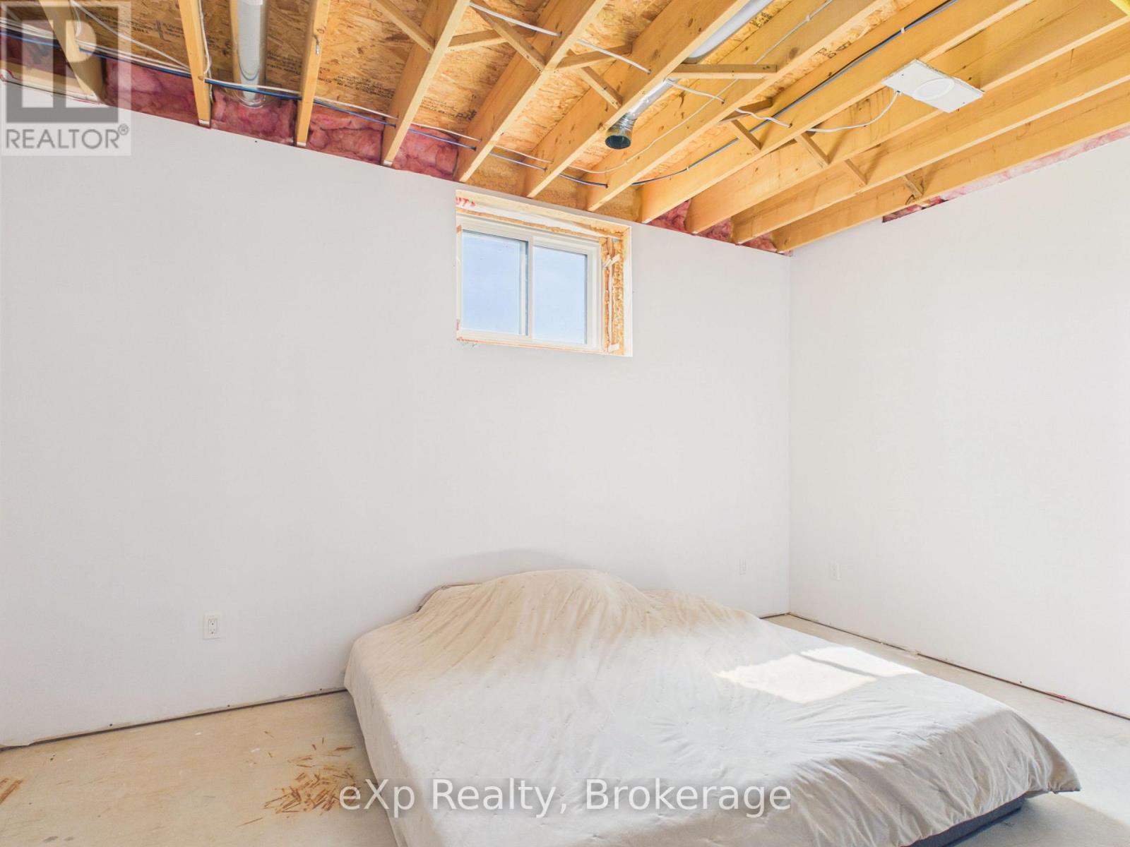 7 WEISS DRIVE - Image 25