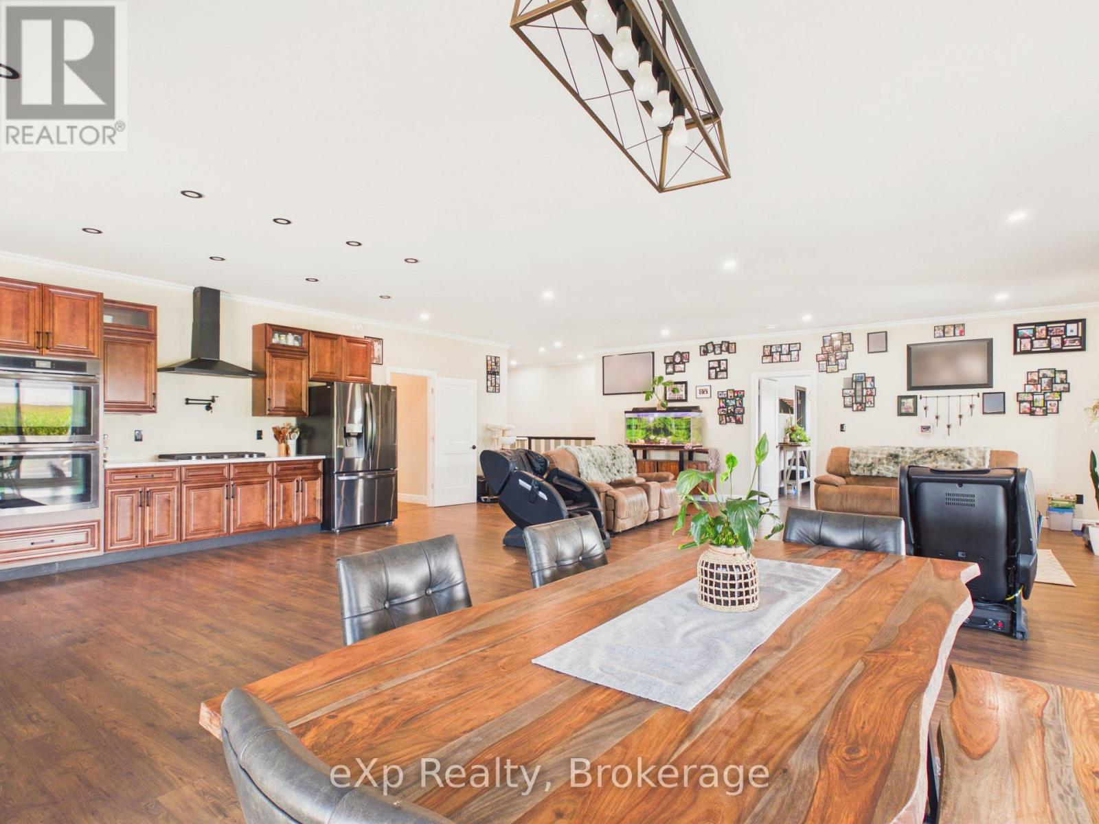 7 WEISS DRIVE - Image 5