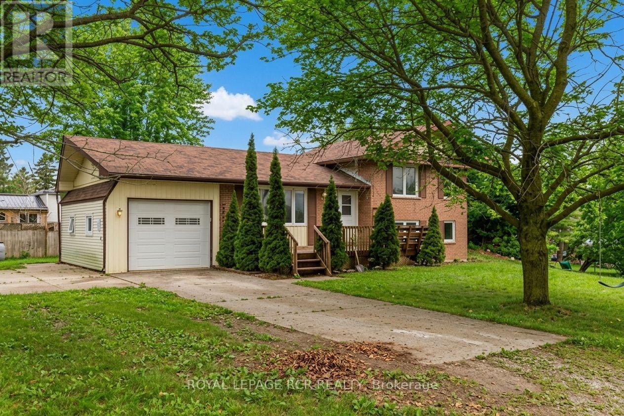 704 OWEN SOUND STREET - 2