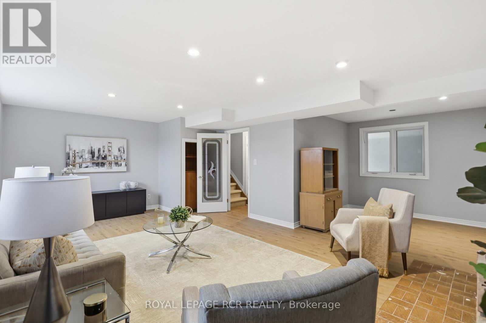 704 OWEN SOUND STREET - 21