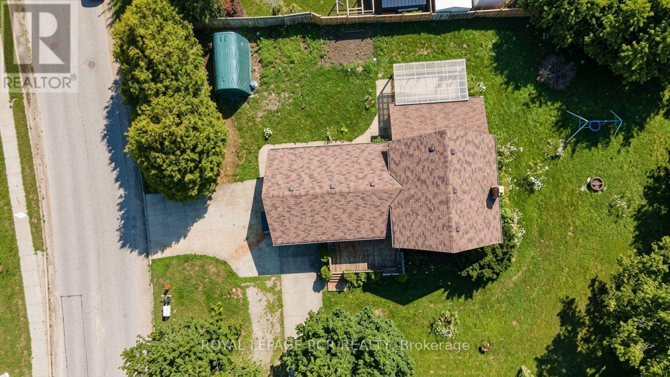 704 OWEN SOUND STREET - 28