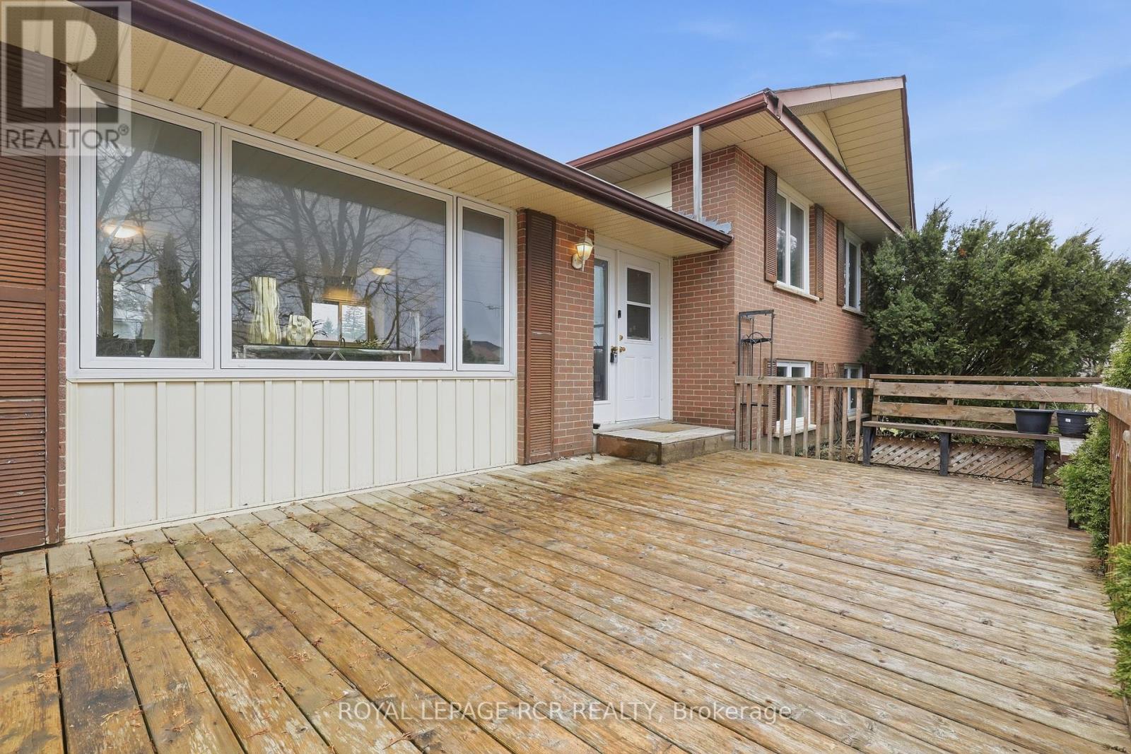 704 OWEN SOUND STREET - Image 3