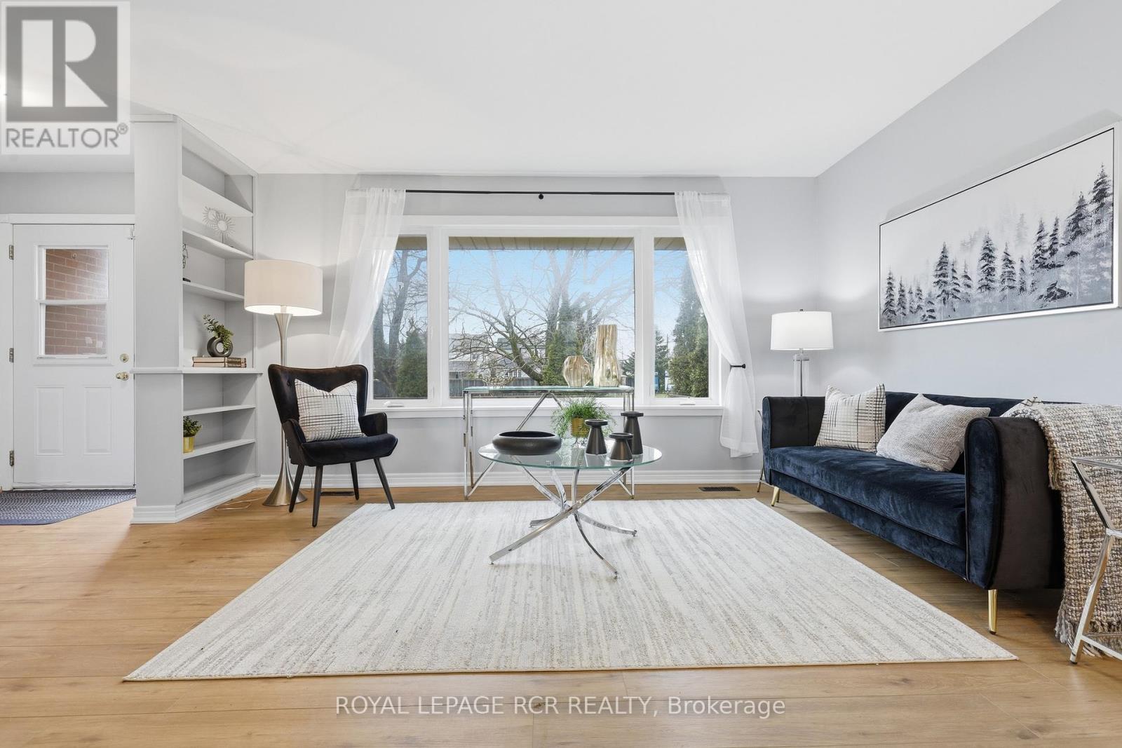 704 OWEN SOUND STREET - 4