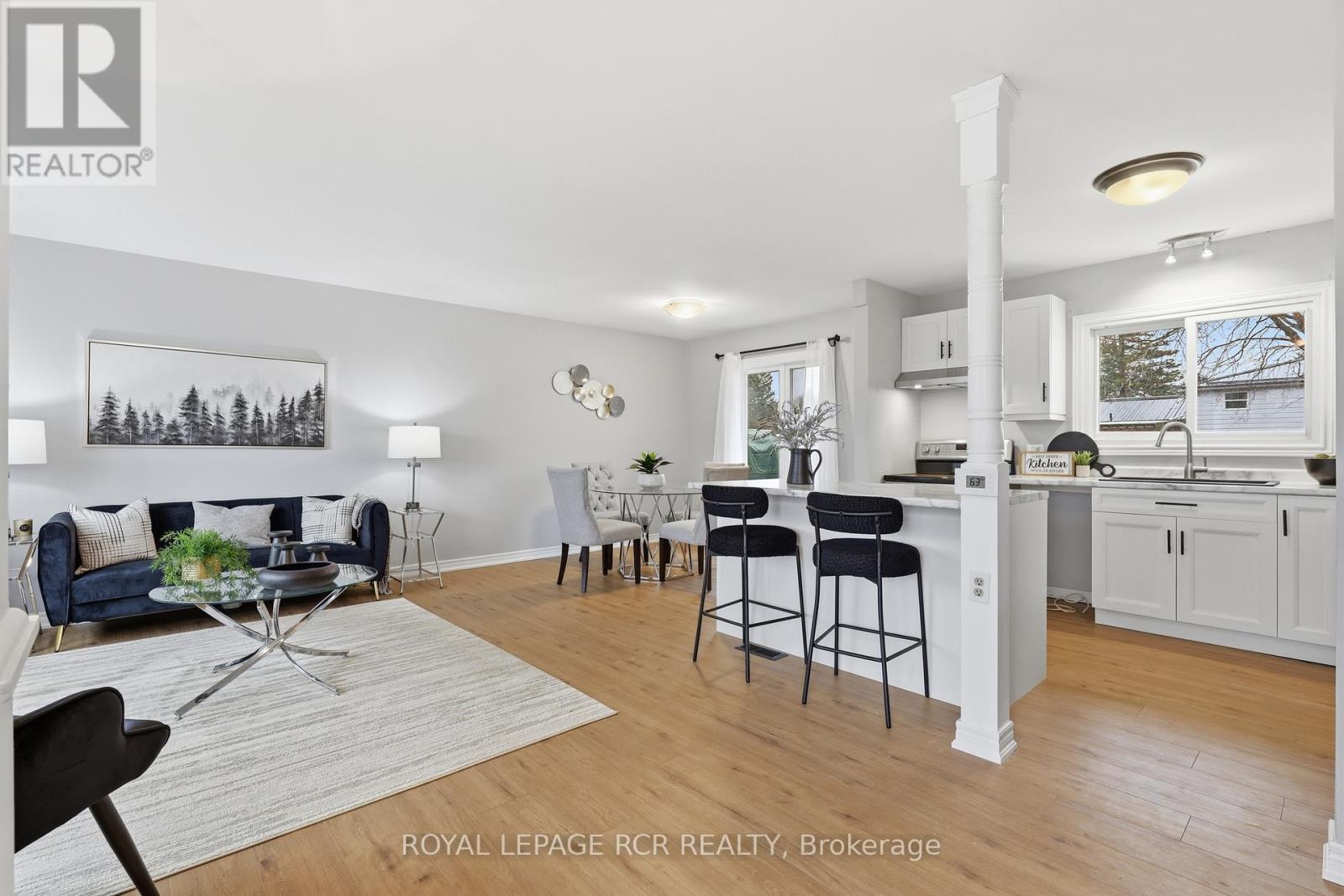 704 OWEN SOUND STREET - 8