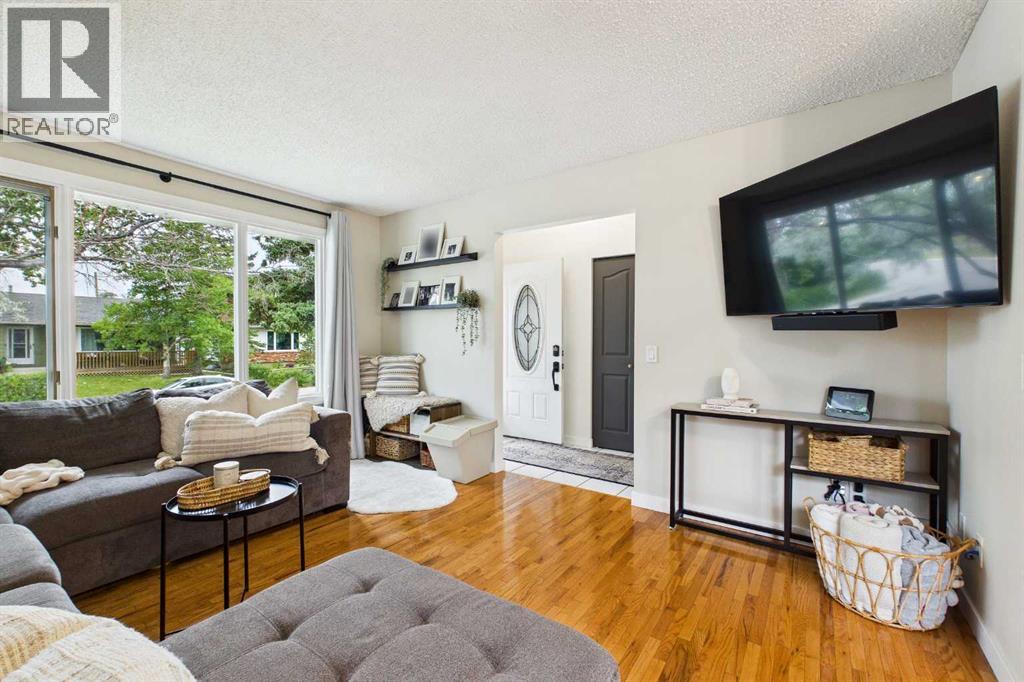 344 Queen Charlotte Road SE, Queensland, Calgary photo 4