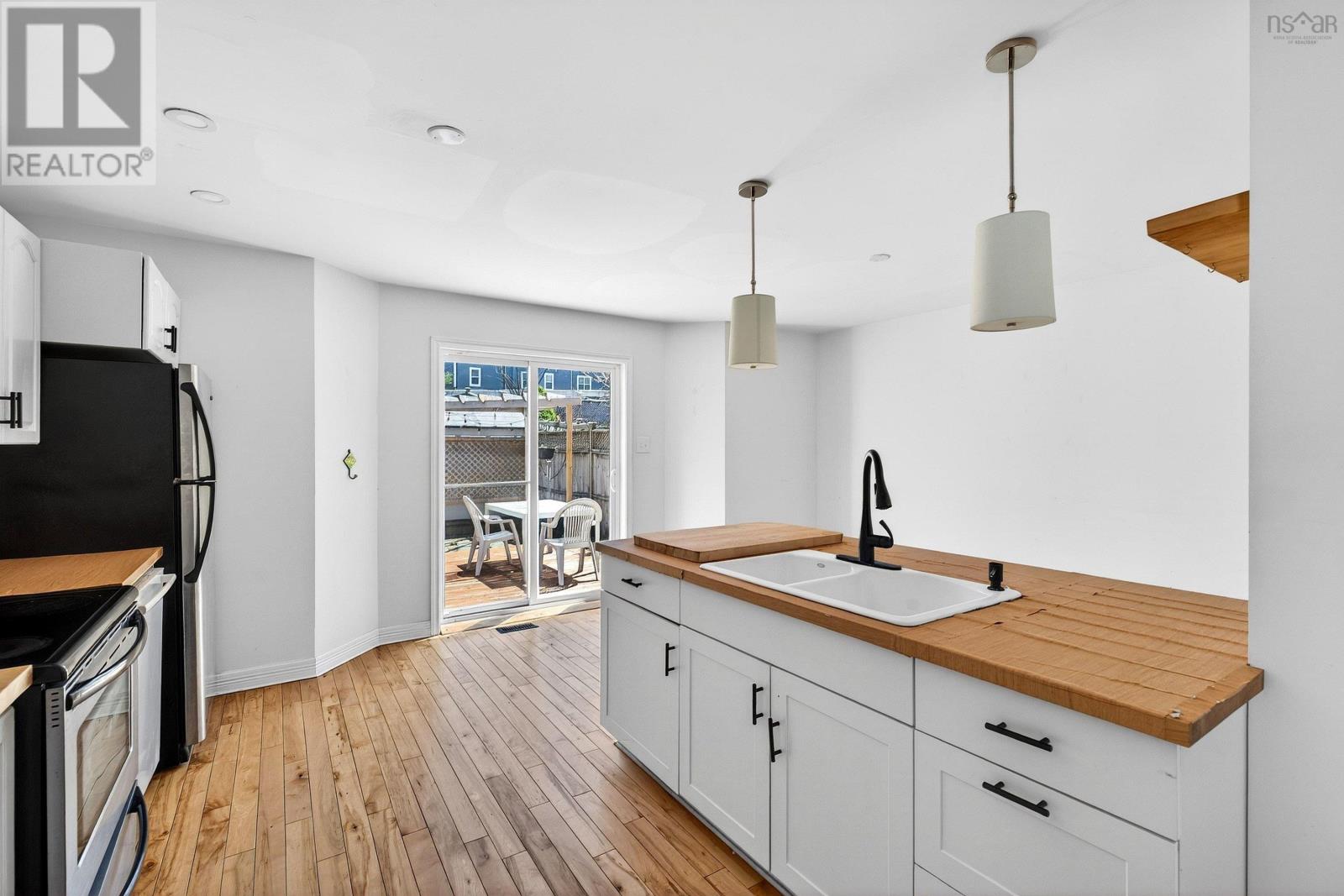 Property 7 of 26 of 38 Evans Avenue