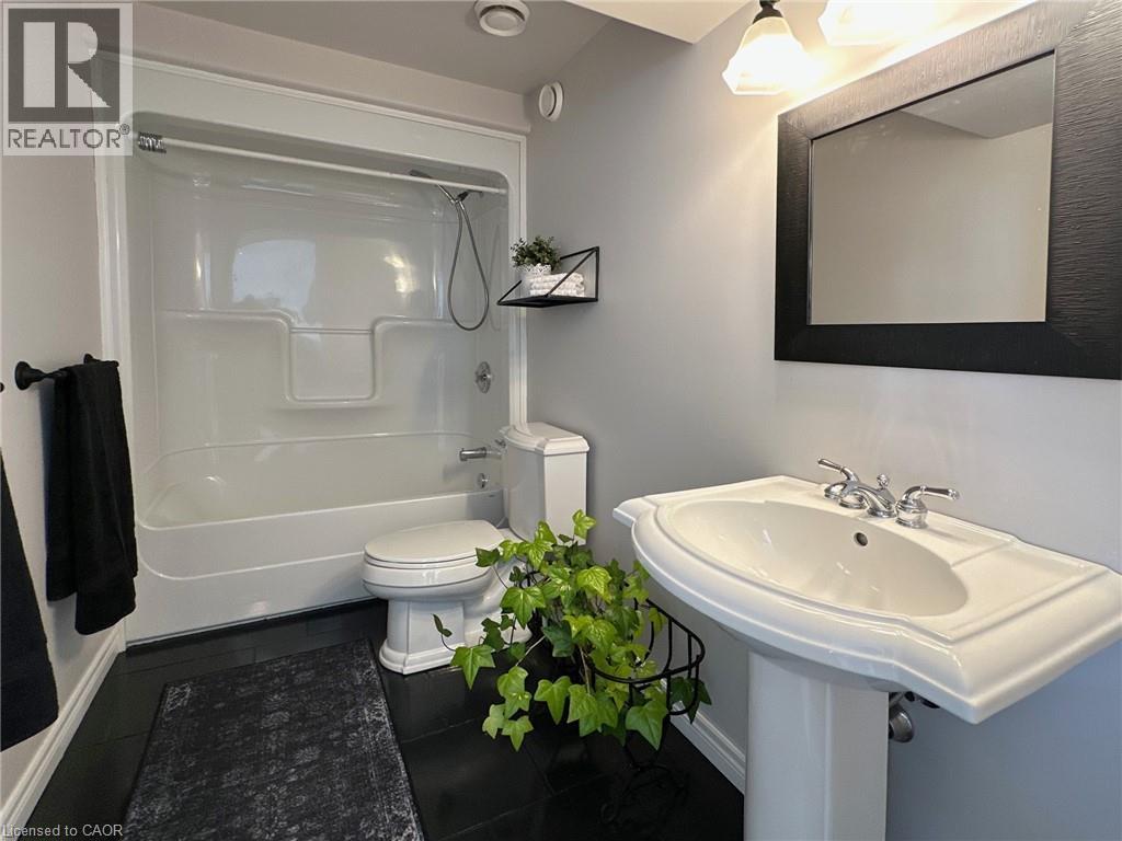 128 BROWN Street - Image 34