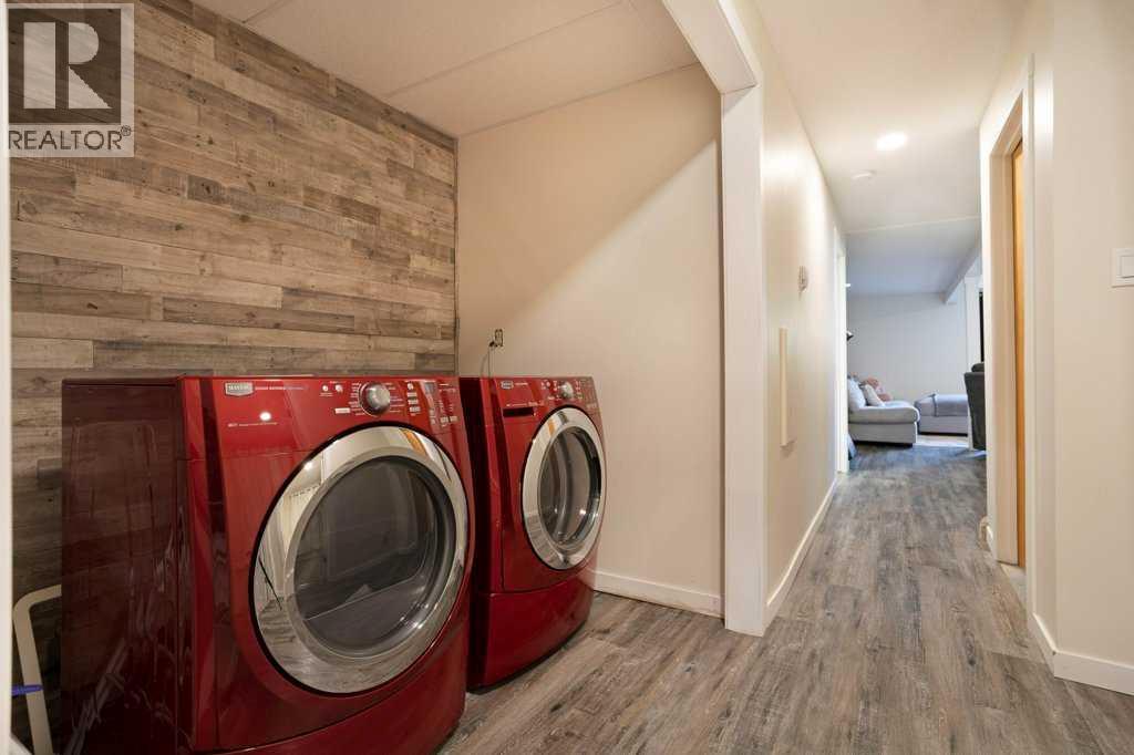11 10 Street W - Image 17