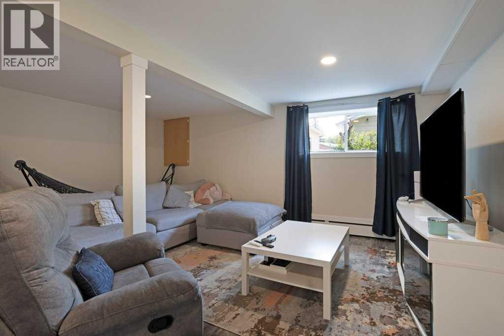 11 10 Street W - 13