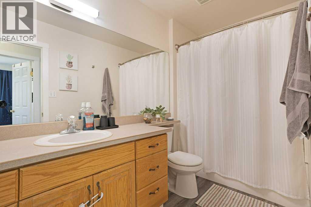 11 10 Street W - Image 34