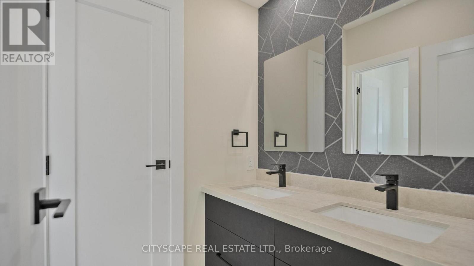 39 KENWORTHY AVENUE - 40