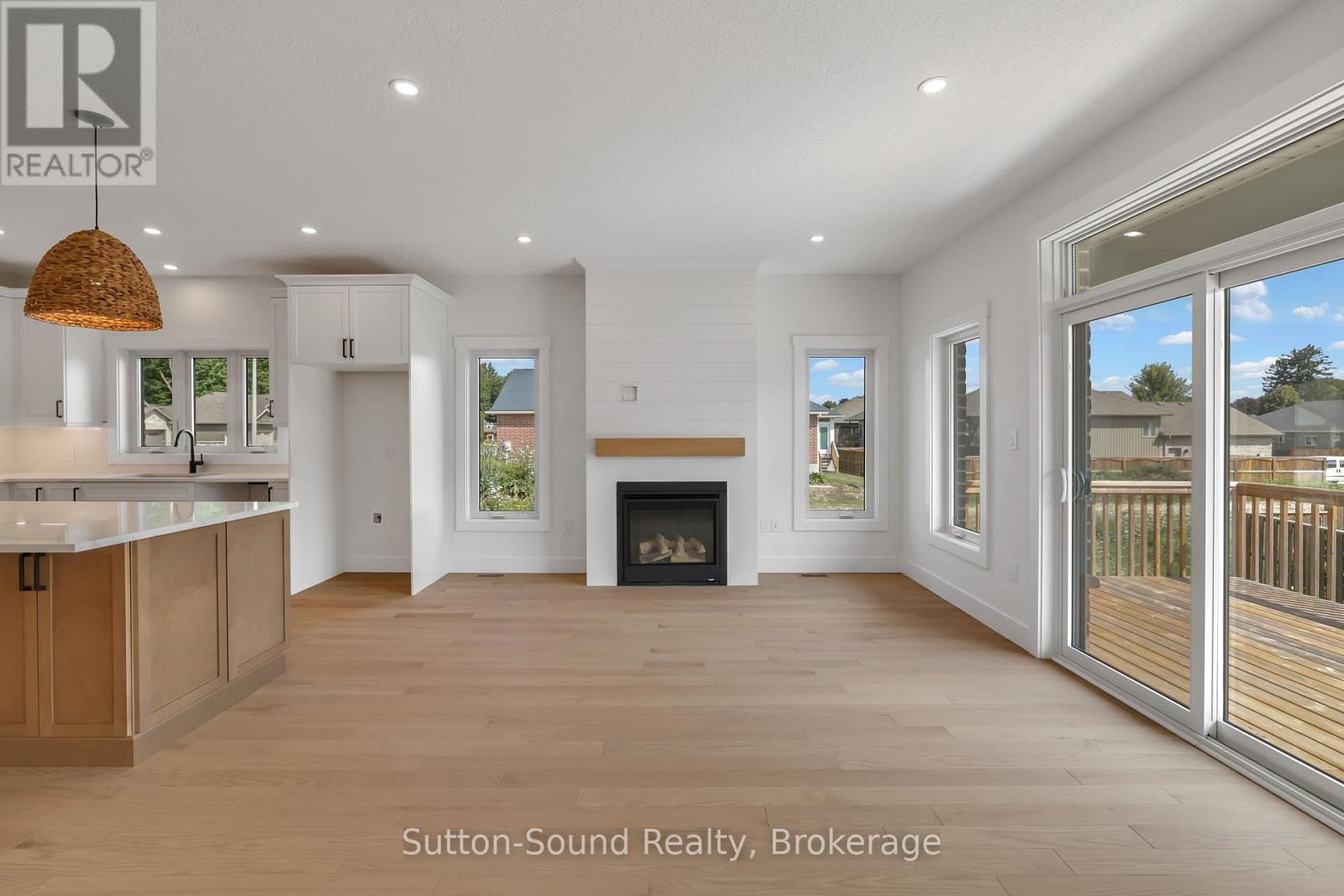 335 6TH AVENUE W - Image 11