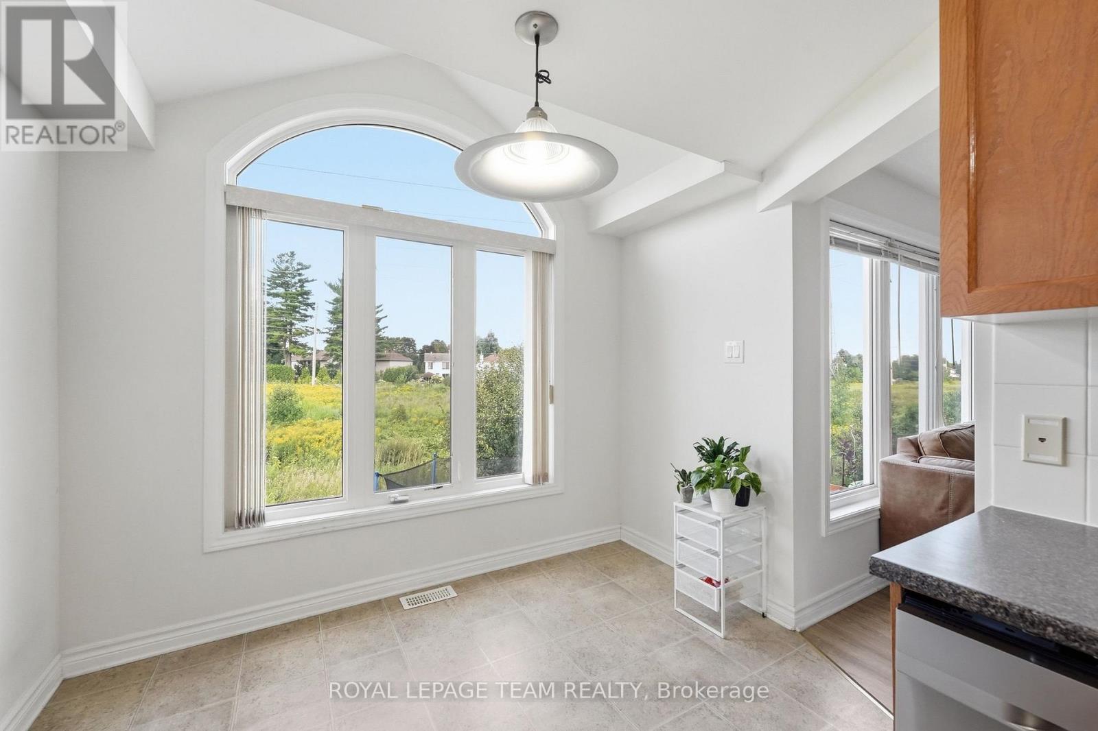 3 Bed, 3 Bath House for Rent in Ottawa – 258 FORESTBROOK STREET, Ottawa – MLS# X13671846 - Image 14