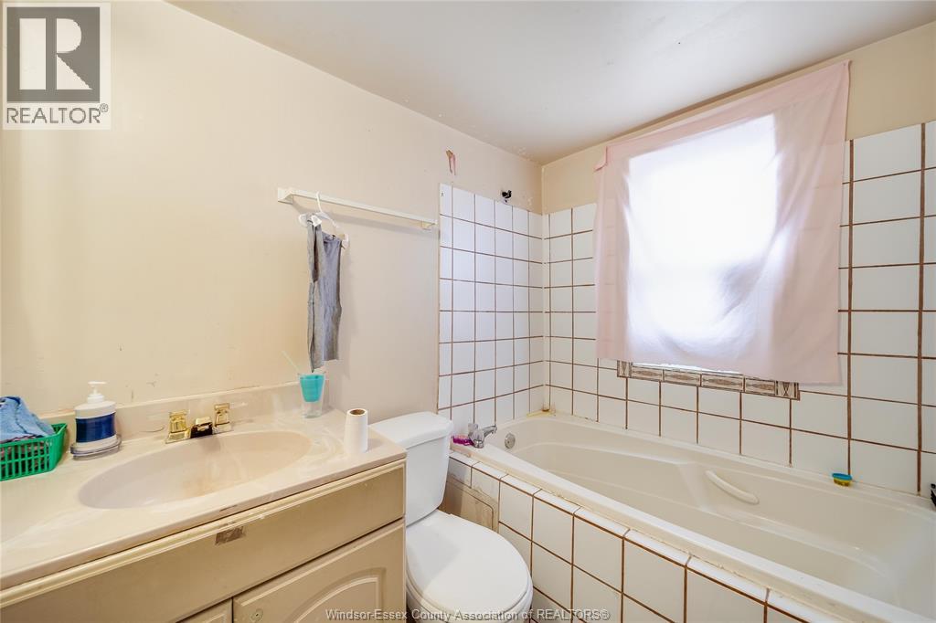 1066 HICKORY - 12