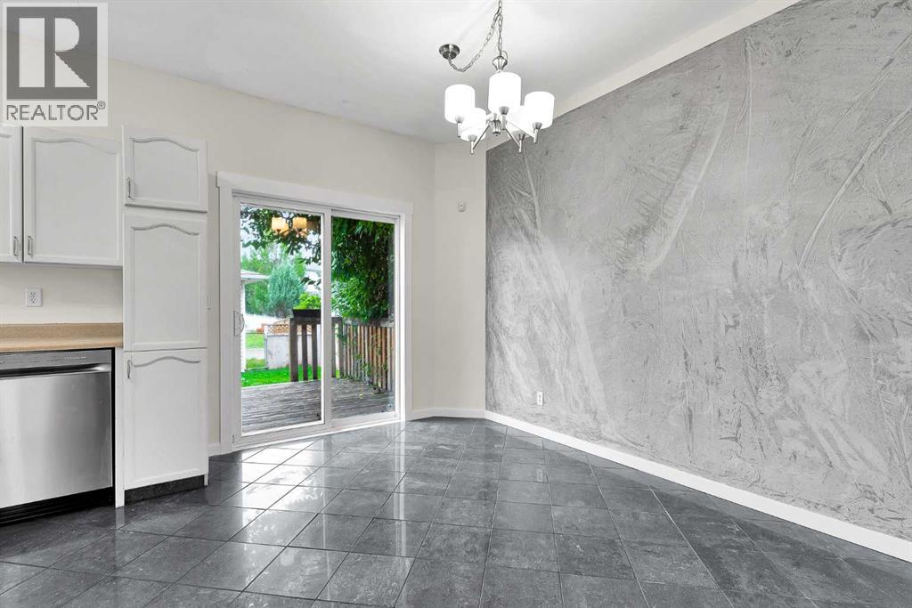 7097 Laguna Way NE - 10