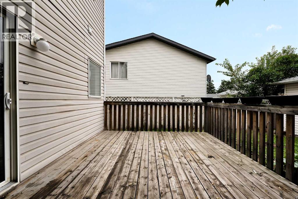 7097 Laguna Way NE - 25