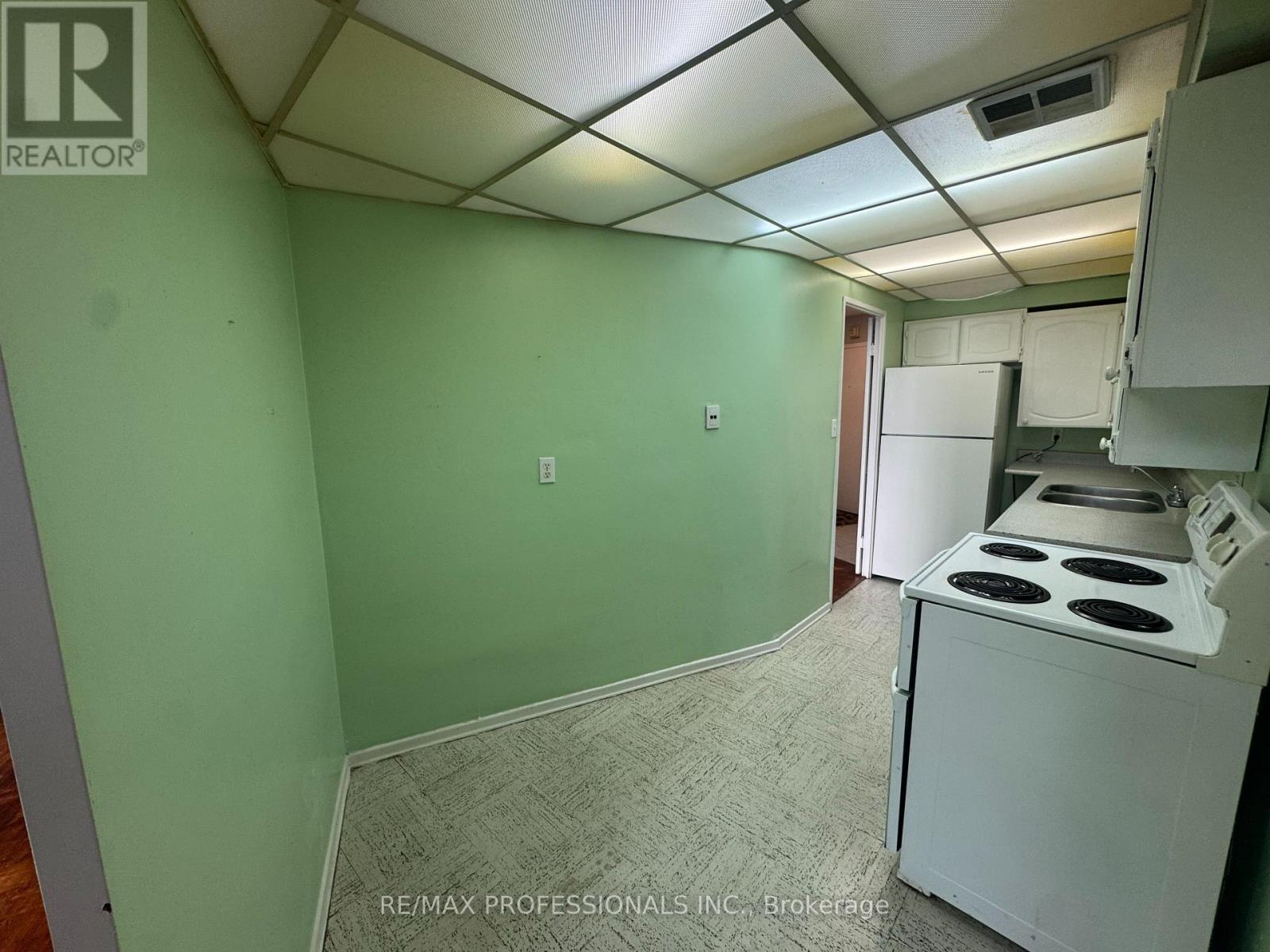 #602 11 WINCOTT DRIVE - 9