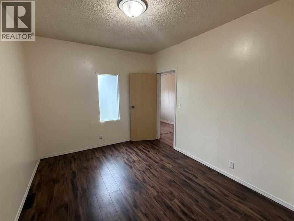 4911 53 Avenue - 15