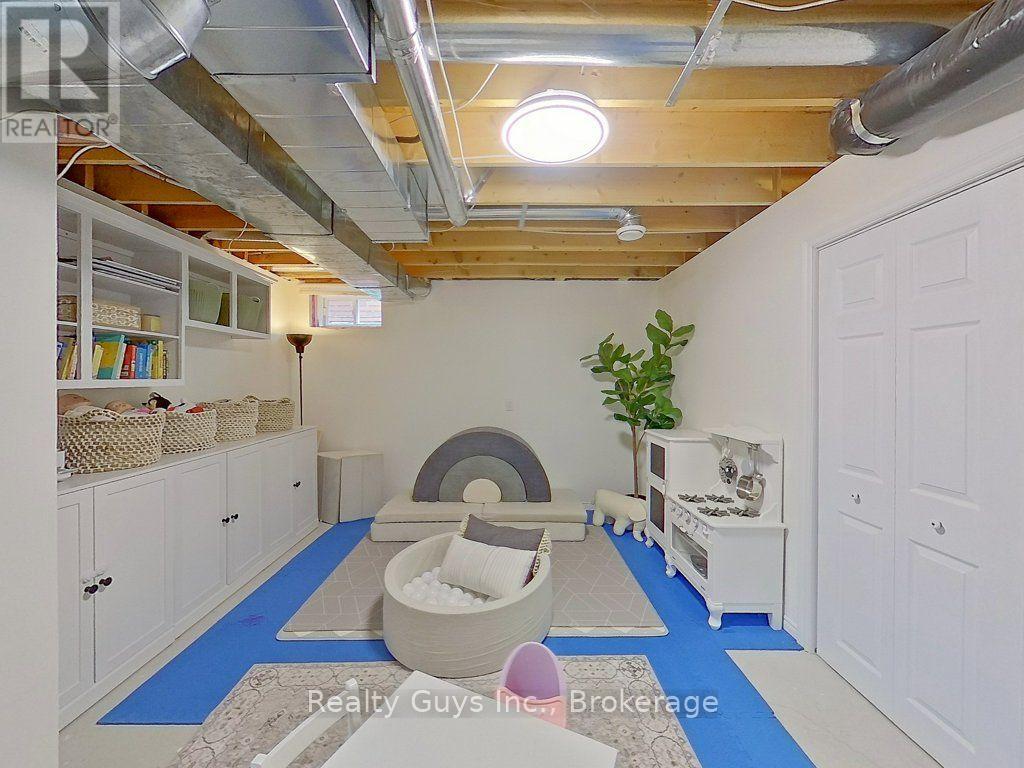401 BIANCO CRESCENT - 43