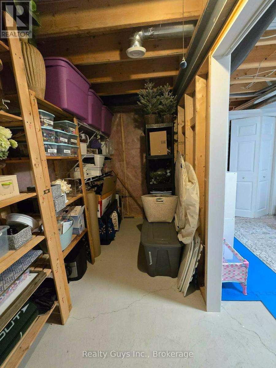 401 BIANCO CRESCENT - 44