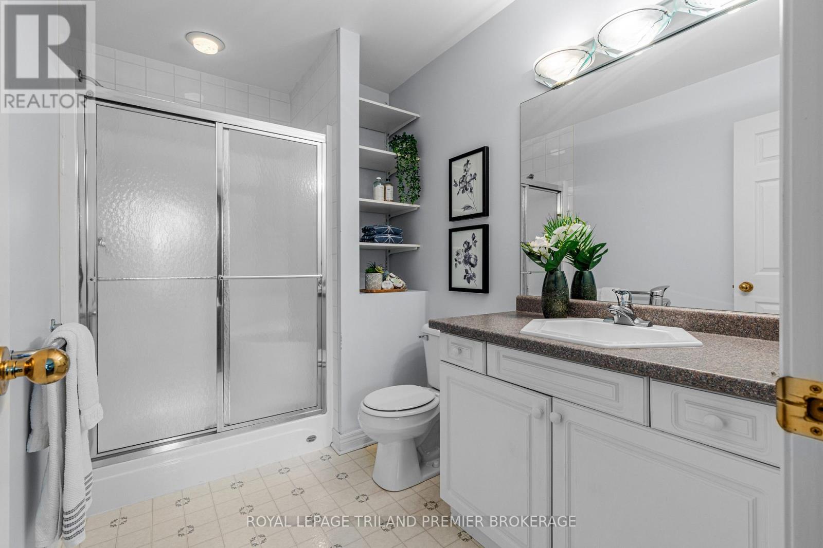 #7 1755 LOUISE BOULEVARD - Image 20